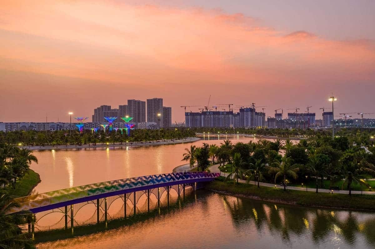 Đại đô thị Vinhomes Grand Park Quận 9 trong bóng hoàng hôn.