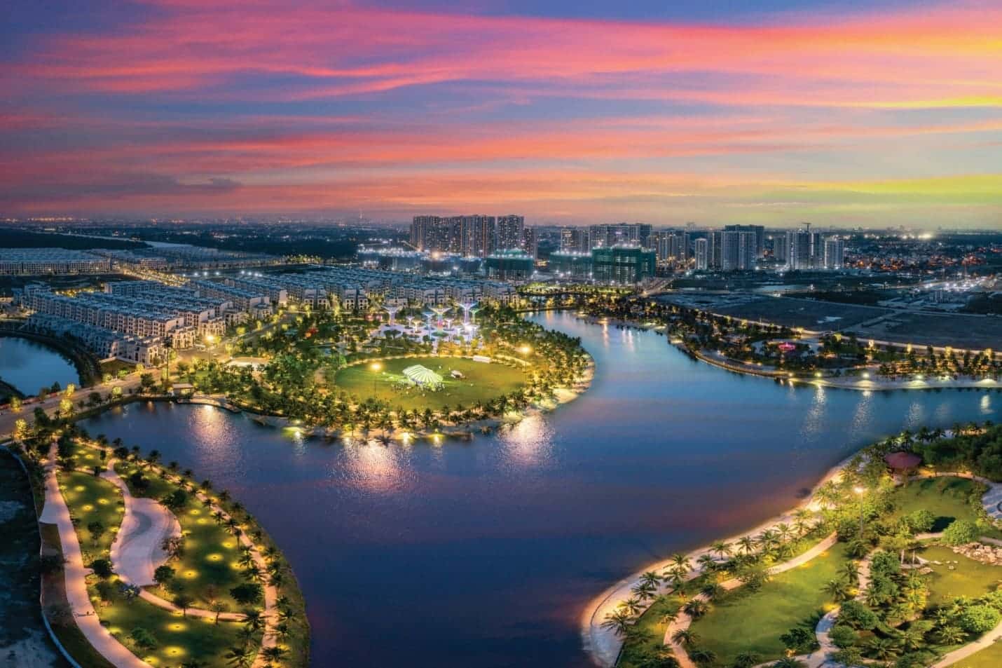Đại đô thị Vinhomes Grand Park thu hút khách vui chơi, tham quan các dịp cuối tuần, lễ Tết.