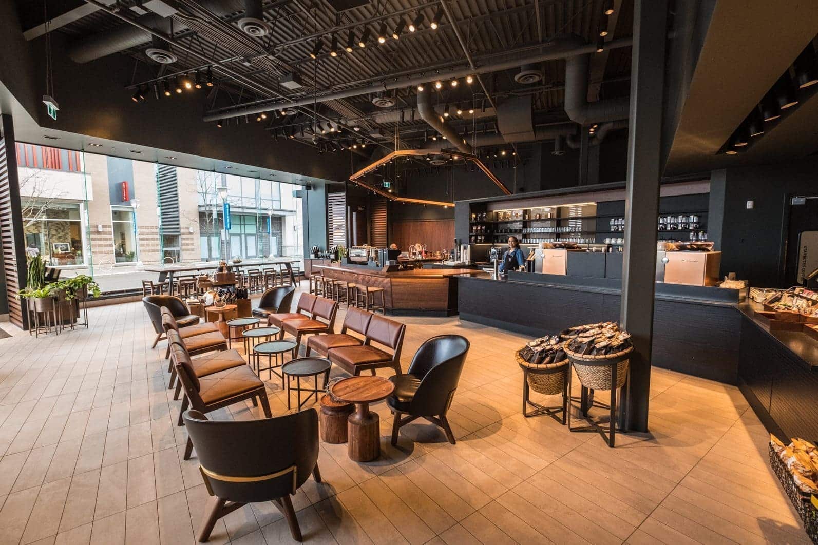 Không gian của Broadway có thể dễ dàng kinh doanh các lĩnh vực nhà hàng ẩm thực, cafe và các ngành hàng khác.