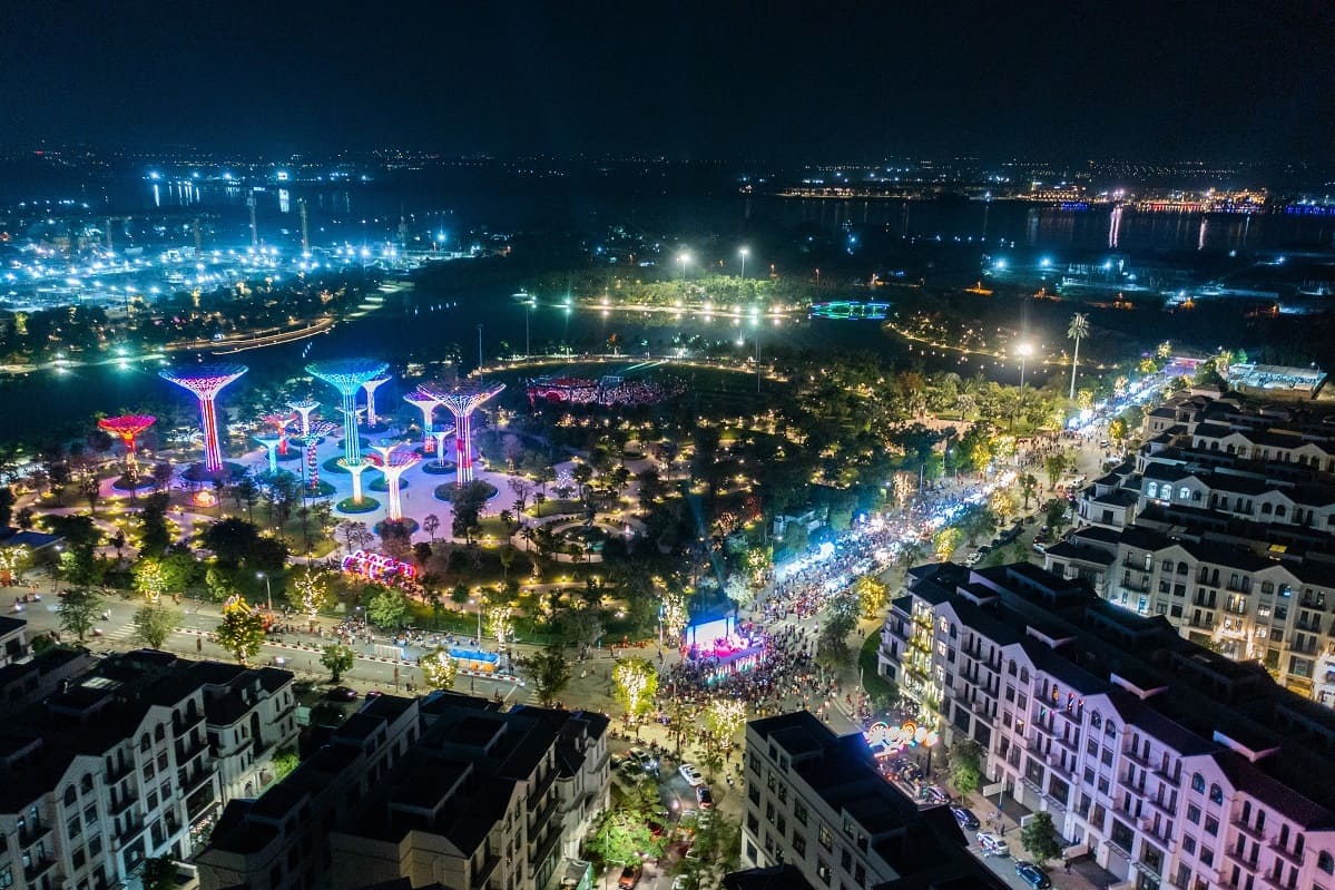 Toàn cảnh phố ẩm thực đêm tại Vinhomes Grand Park.