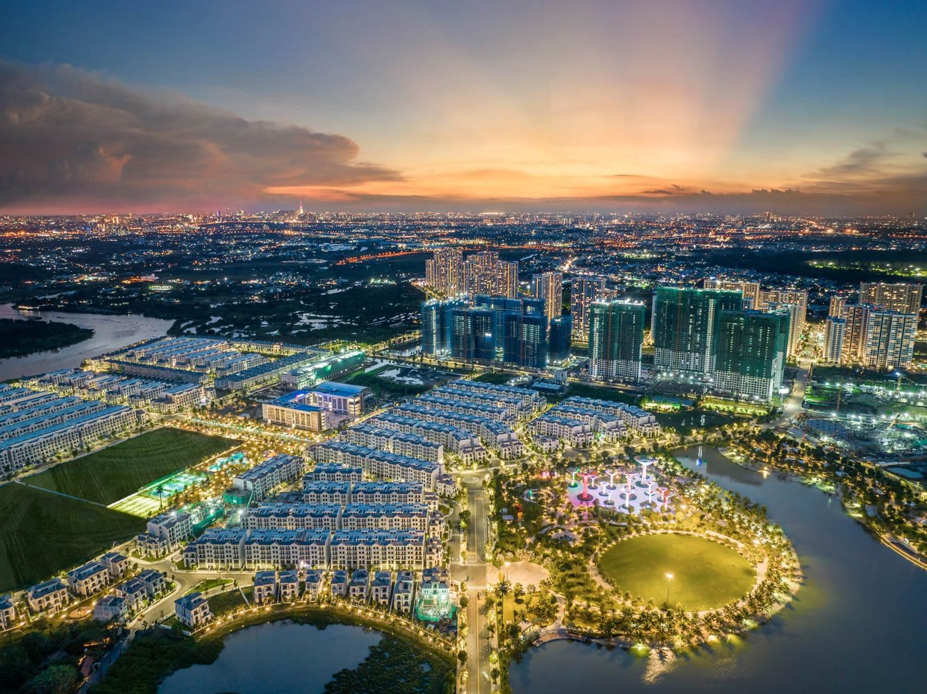 Vinhomes Grand Park được định hình là đại đô thị đáng sống với 5 thành phố trụ cột mang tới cho cư dân một cuộc sống đa sắc màu và trọn vẹn.
